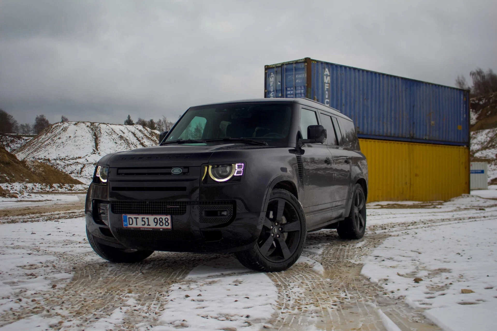 imgi 11 Land-Rover-Defender-130-10