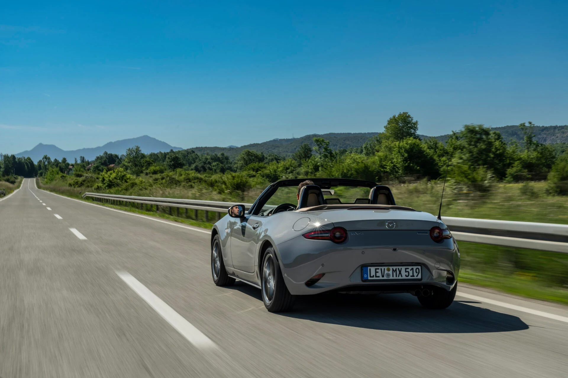 mazda_mx-5_35th_anniversary_2024_mazda_mx-5_ag_act_08_highres-1