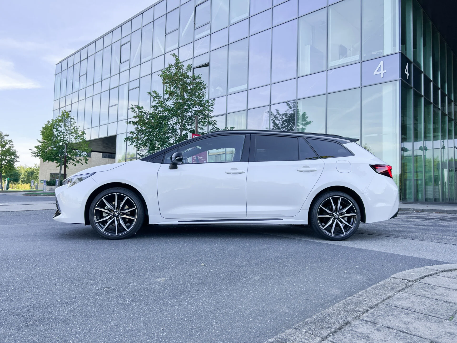 Toyota-Corolla-Touring-Sports-GR-Sport-28-1