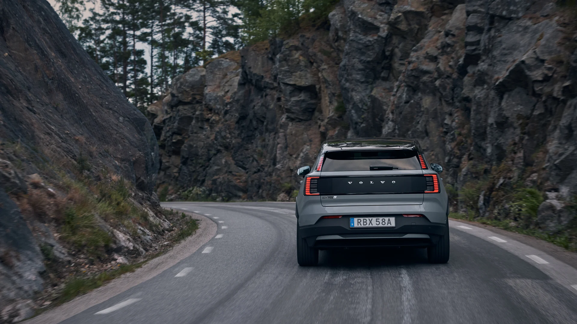 Volvo-EX30-Cross-Country-09