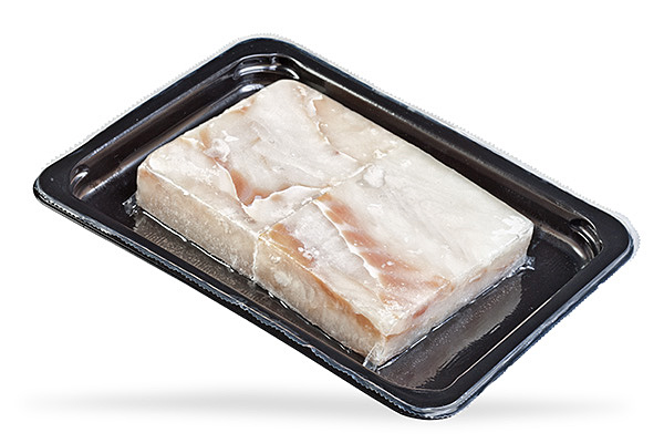 With TraySkin®, Nemco offers an attractive packaging solution for your food products, such as salmon and other fish. A highly transparent skin film is placed over the product, preventing drip loss. This keeps the product in place and provides it with an outstanding presentation.