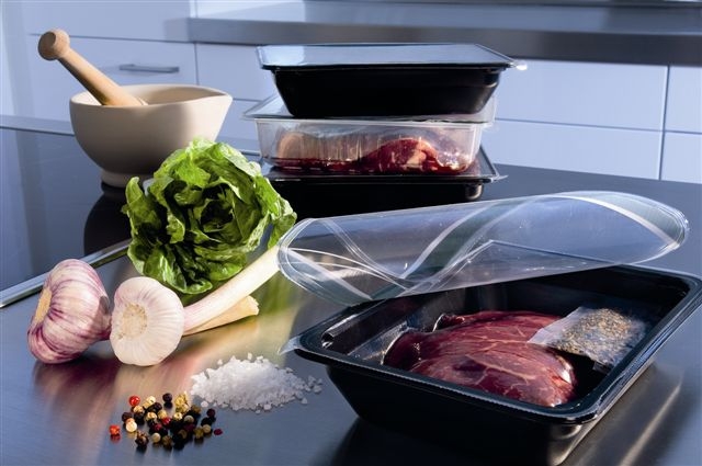 With TraySkin®, Nemco offers an attractive packaging solution for your food products, such as meats. A highly transparent skin film is placed over the product, preventing drip loss. This keeps the product in place and provides it with an outstanding presentation.