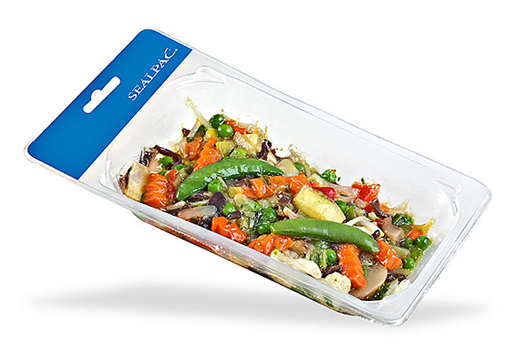 With TraySkin®, Nemco offers an attractive packaging solution for your food products, such as ready meals. A highly transparent skin film is placed over the product, preventing drip loss. This keeps the product in place and provides it with an outstanding presentation.