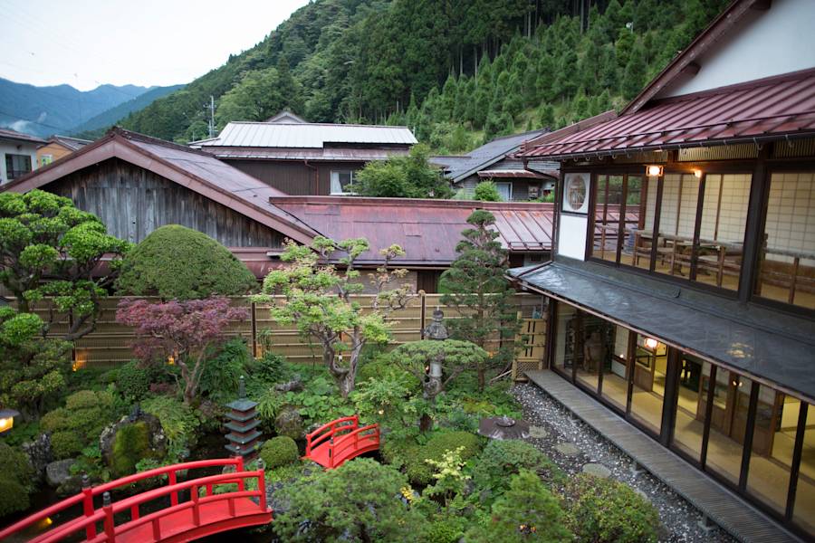 Koryokuen Nishisei Official Nara Travel Guide - 