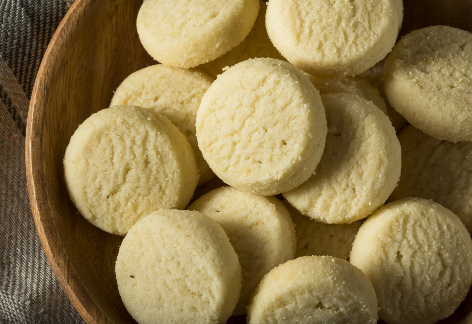 Crunchy shortbread cookies in a wooden bowl.