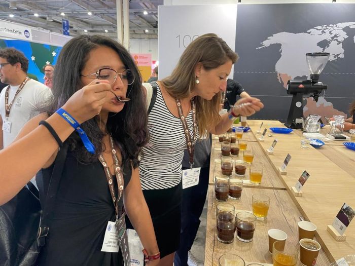 Isabel and Paola taste coffee at the World of Coffee conference