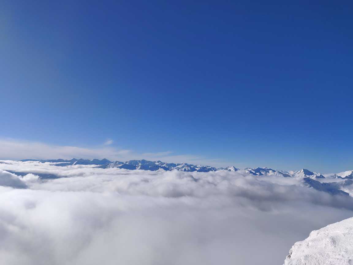 Herrliche Aussicht oberhalb der Nebeldecke