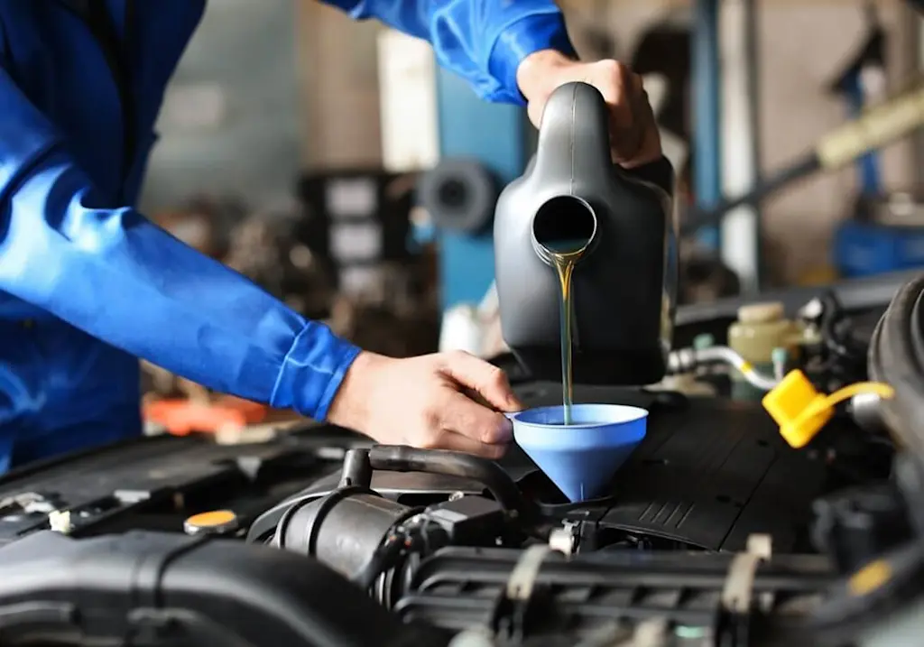 Changing oil in engine