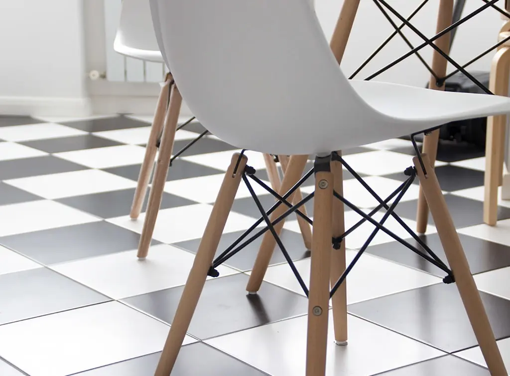 https://www.checkatrade.com/blog/wp-content/uploads/2023/10/SDR-chequered-flooring.jpg