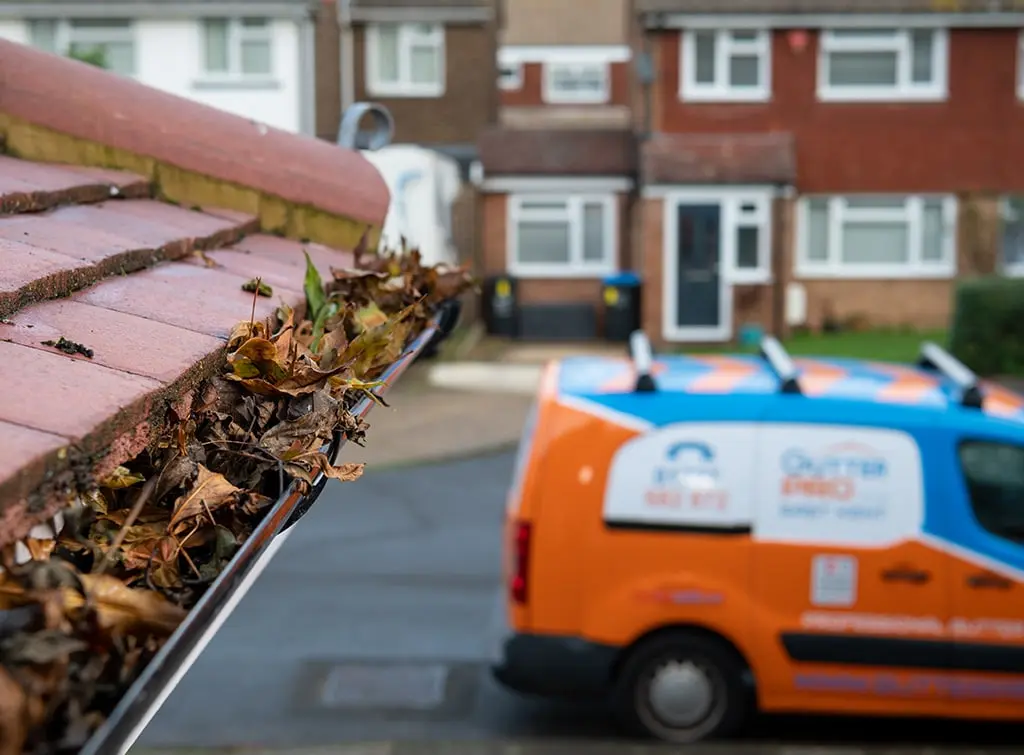 https://www.checkatrade.com/blog/wp-content/uploads/2021/11/Gutter-cleaning-services.jpg