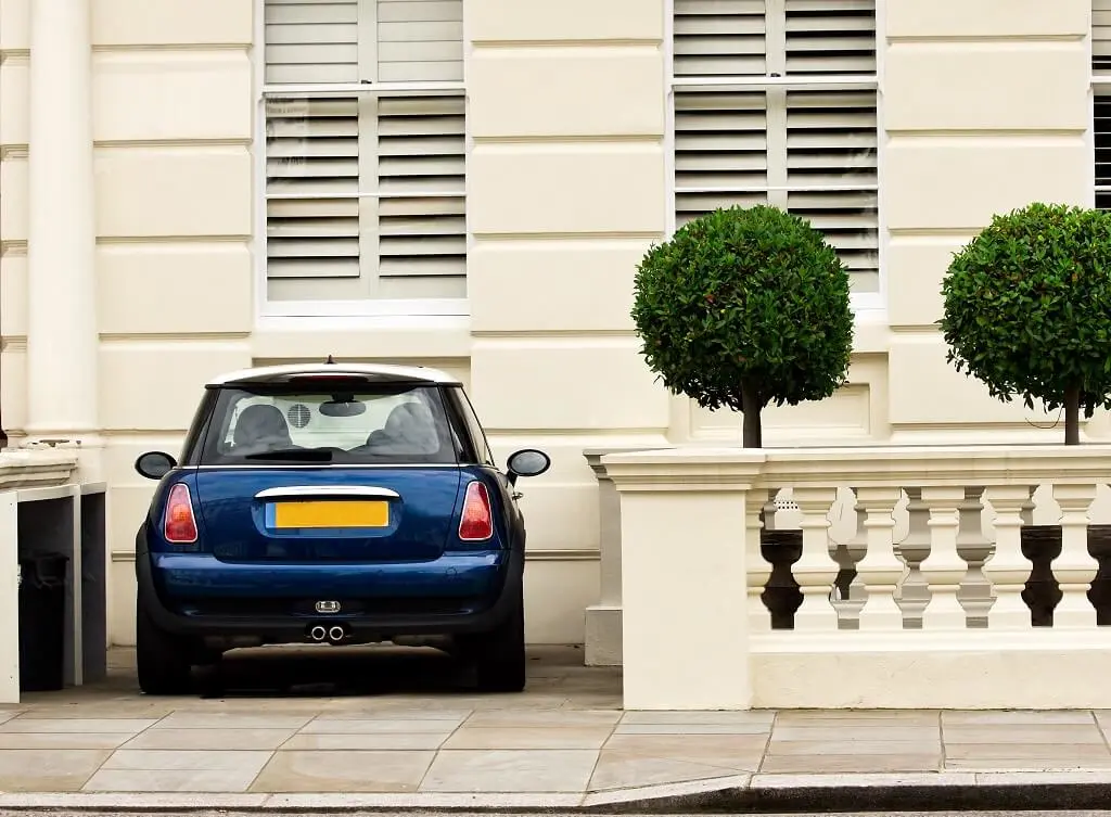 https://www.checkatrade.com/blog/wp-content/uploads/2020/07/dropped-kerbway-to-provide-parking-access.jpeg