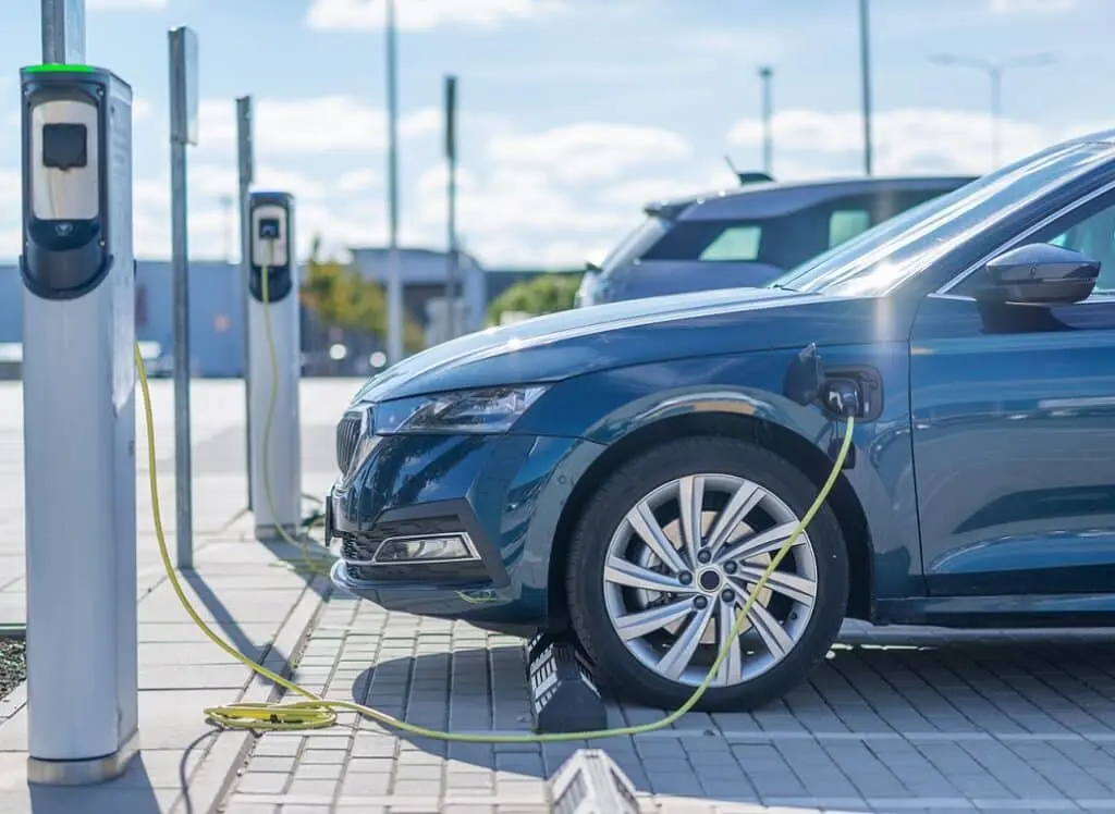 https://www.checkatrade.com/blog/wp-content/uploads/2024/04/business-vehicle-electric-car-charging-1024x748.jpeg