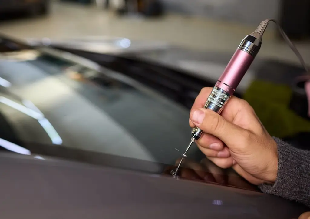 Fixing a small crack on car windscreen