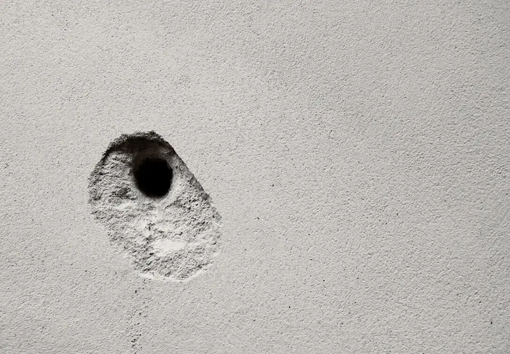 Filling a drilling hole