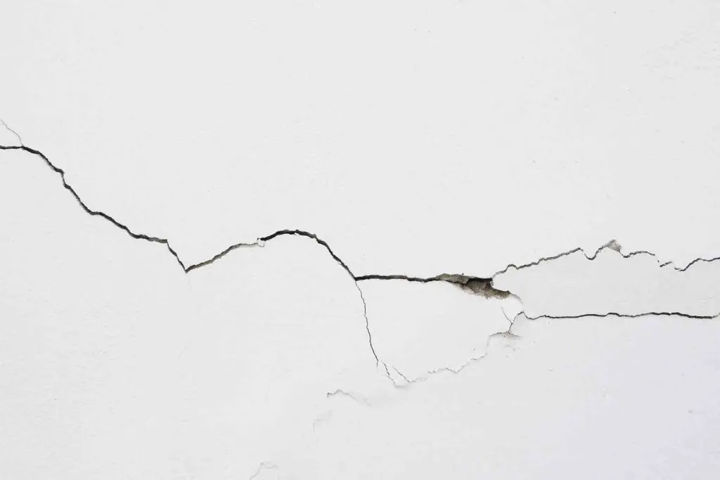 cracks in wall due to cavity wall insulation problems