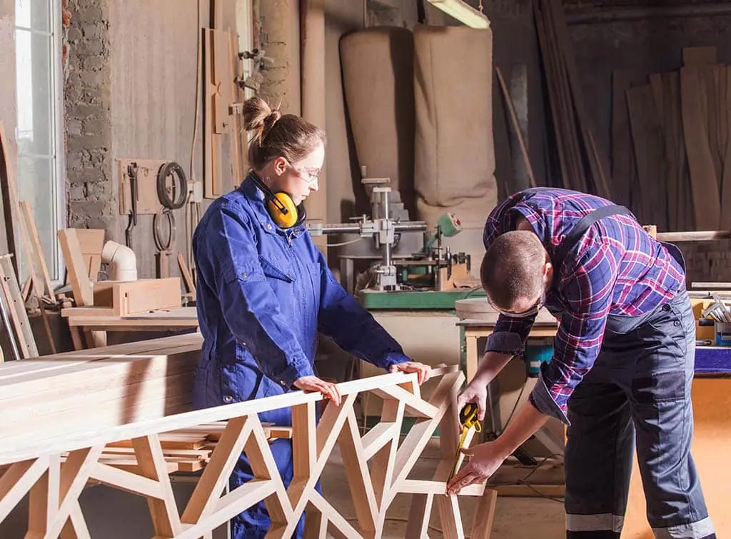 how much do joiners earn - employees