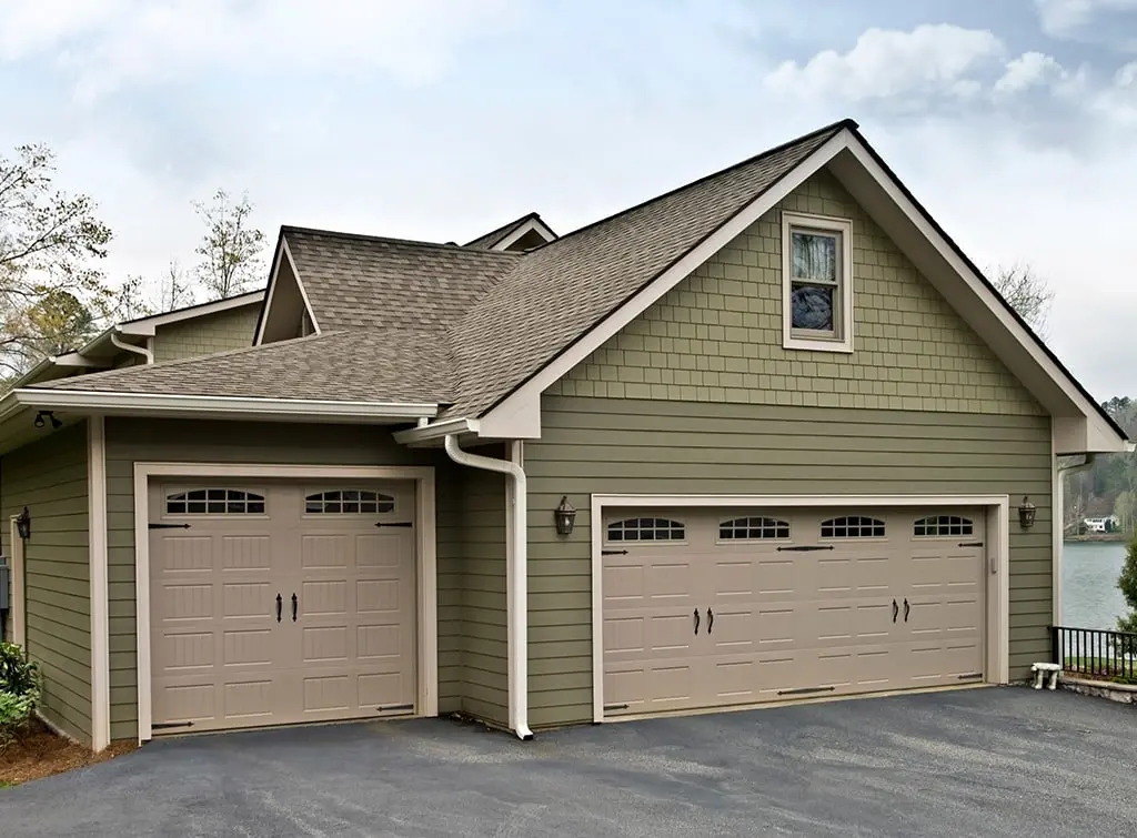 contrasting period colour for garage doors