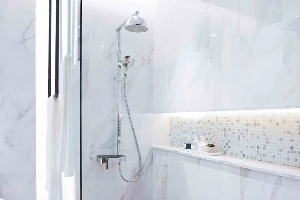 Modern shower with thermostatic valve