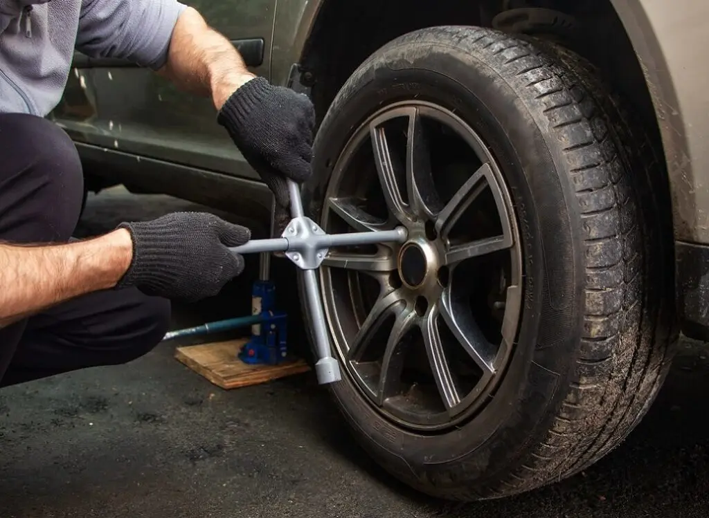 https://www.checkatrade.com/blog/wp-content/uploads/2025/03/wheel-nut-removal-while-changing-tyres-1-1024x749.jpeg