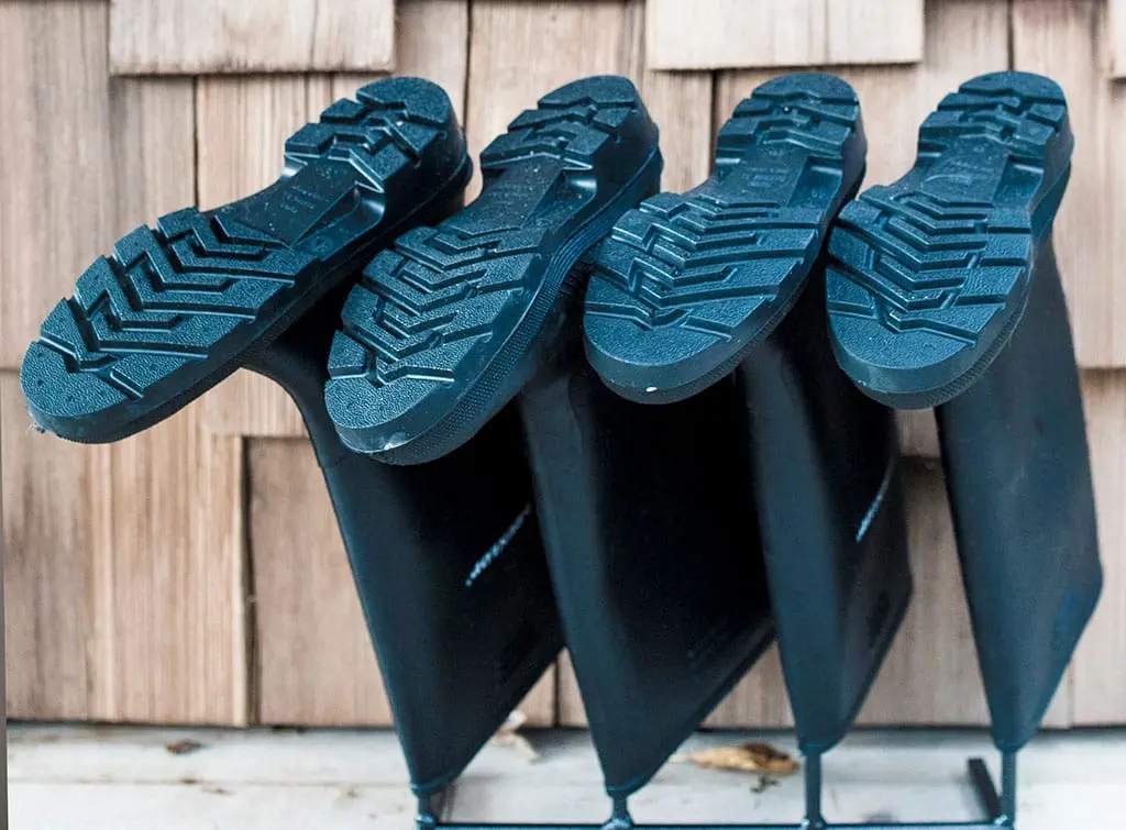 https://www.checkatrade.com/blog/wp-content/uploads/2023/11/Boot-room-welly-boot-rack.jpg