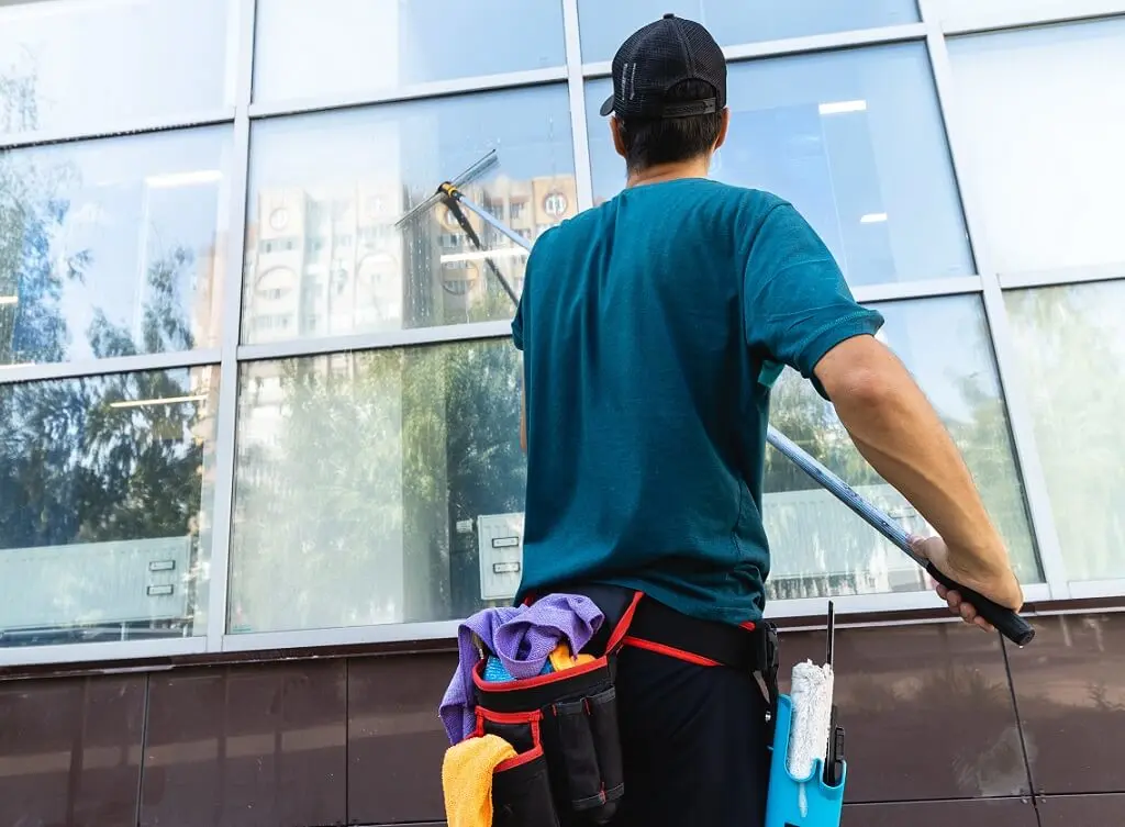 https://www.checkatrade.com/blog/wp-content/uploads/2024/12/window-cleaning-for-commercial-properties.jpeg