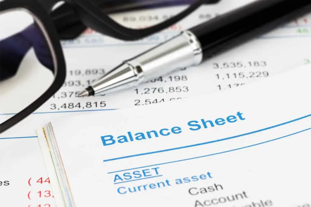 https://www.checkatrade.com/blog/wp-content/uploads/2023/07/Balance-sheet-accounting-1024x683.jpg