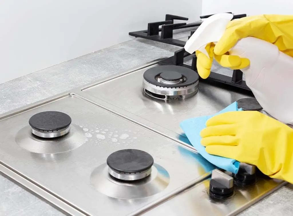 https://www.checkatrade.com/blog/wp-content/uploads/2020/06/oven-cleaning-1-1.jpg