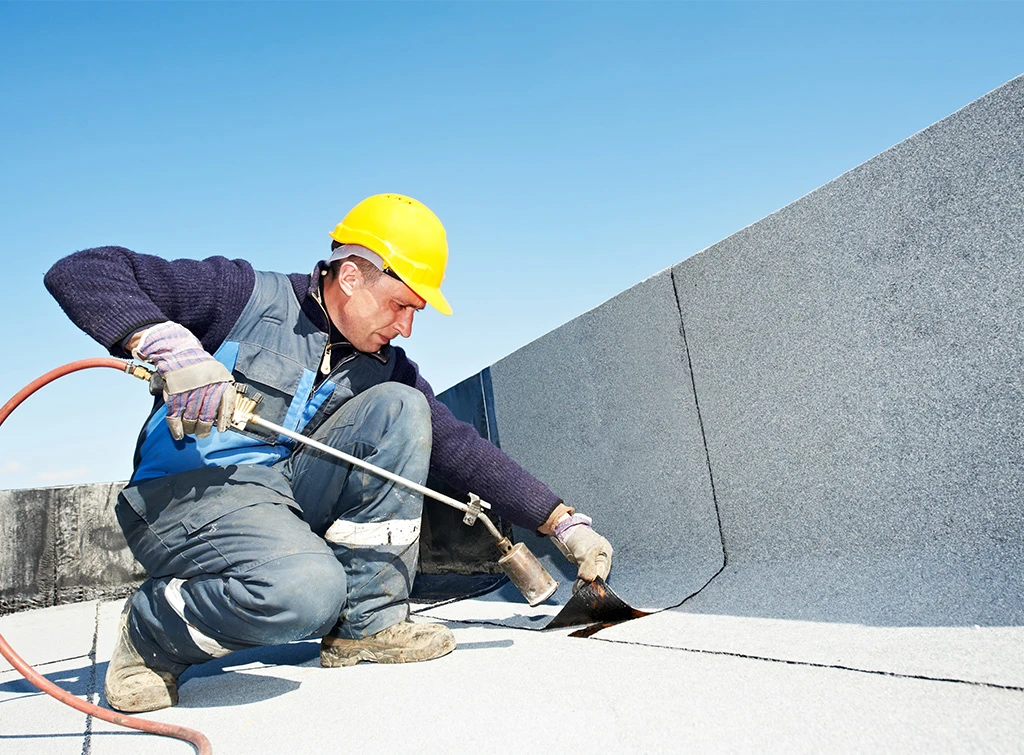 https://www.checkatrade.com/blog/wp-content/uploads/2020/07/Felting-a-roof-2.jpg