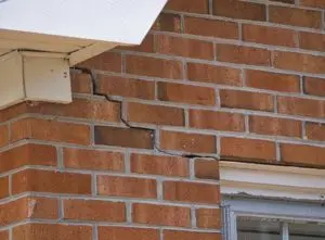 Cracks on lintel that require repairs