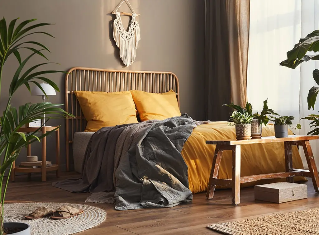 Moody bedroom feature wall ideas