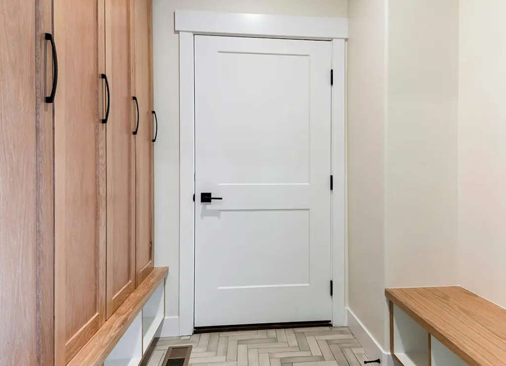 White solid fire door (1)