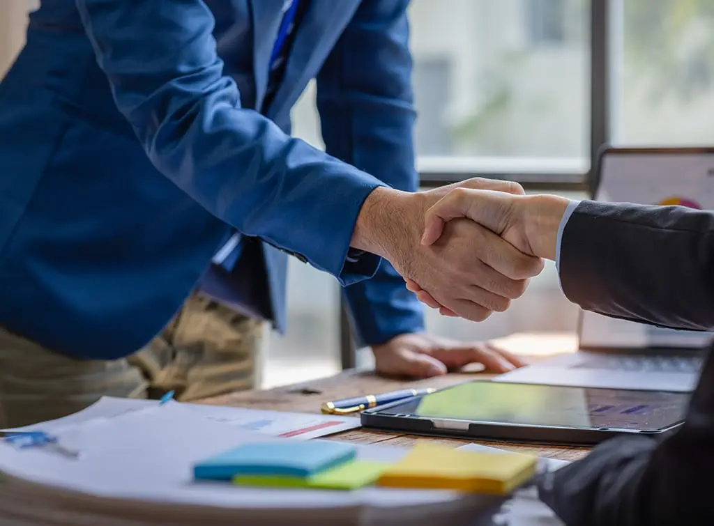 https://www.checkatrade.com/blog/wp-content/uploads/2023/09/business-expense-and-finance-transaction.jpg