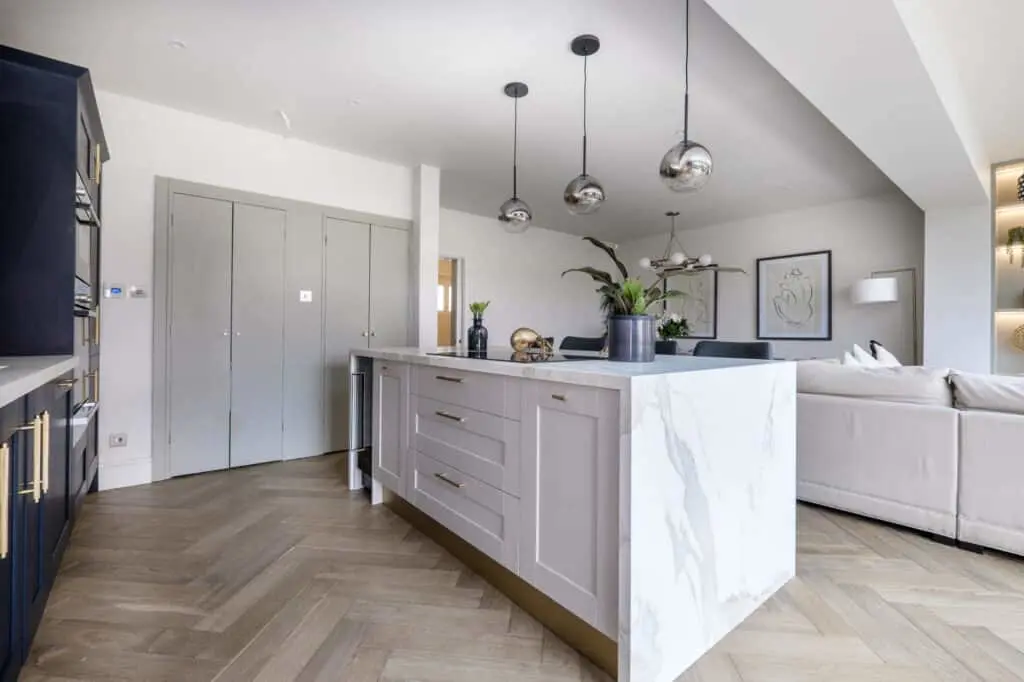 small kitchen colours
