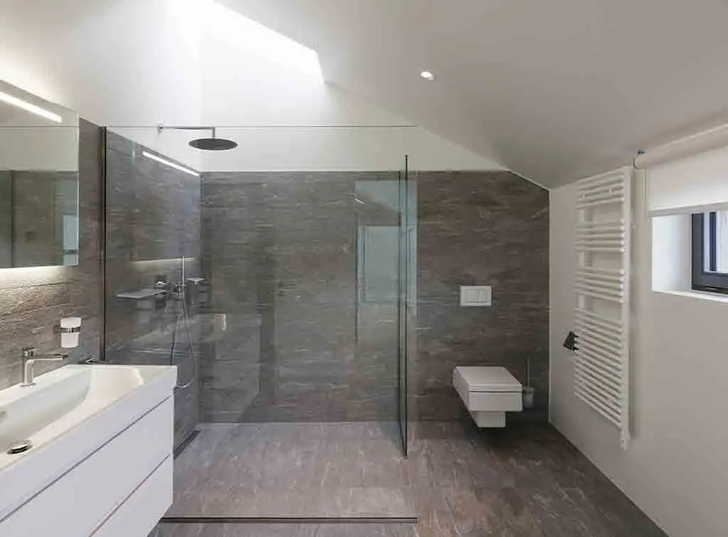 https://www.checkatrade.com/blog/wp-content/uploads/2021/01/Open-walk-in-shower-room-idea.jpg