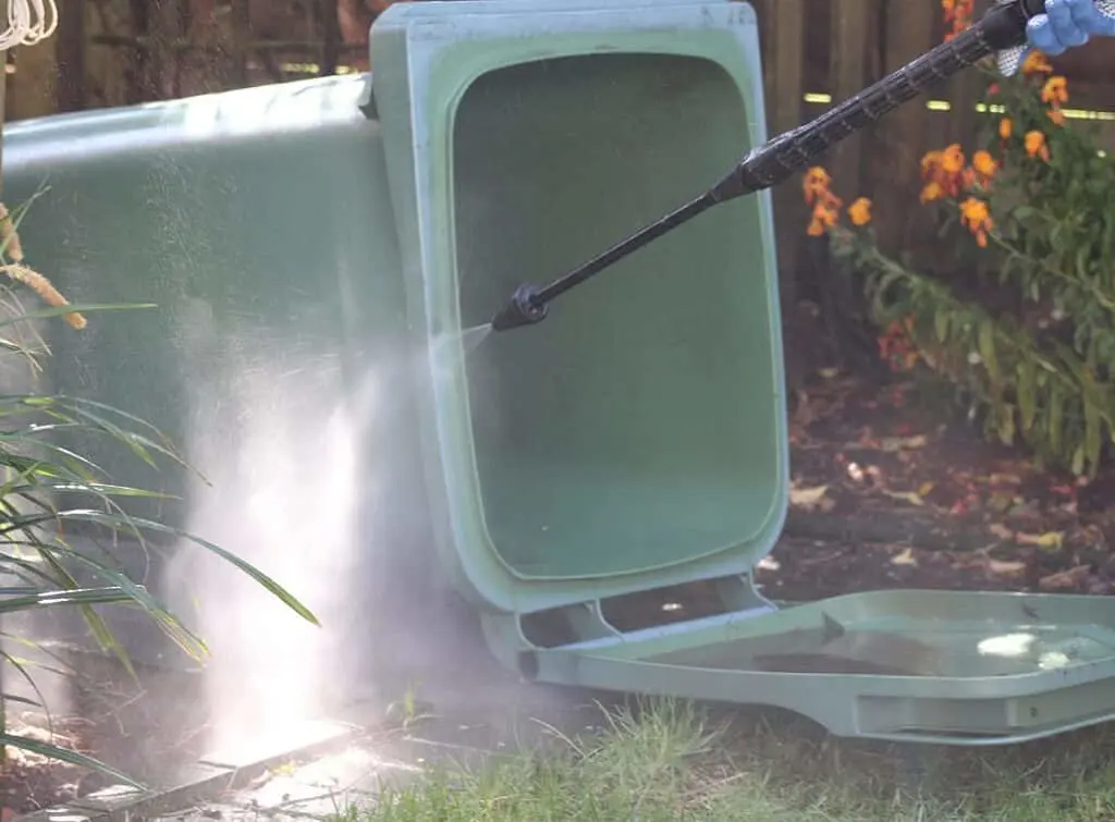 https://www.checkatrade.com/blog/wp-content/uploads/2024/09/setting-up-a-bin-cleaning-business-1.jpeg