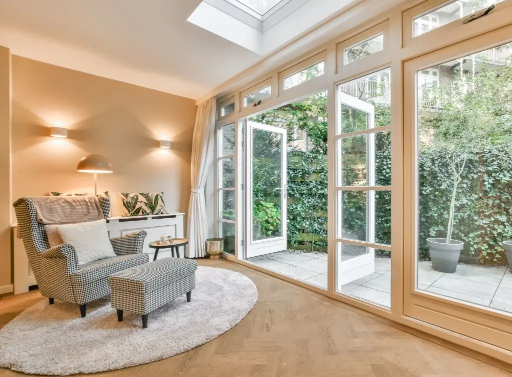 Conservatory extension decor ideas - warm and bright interiors