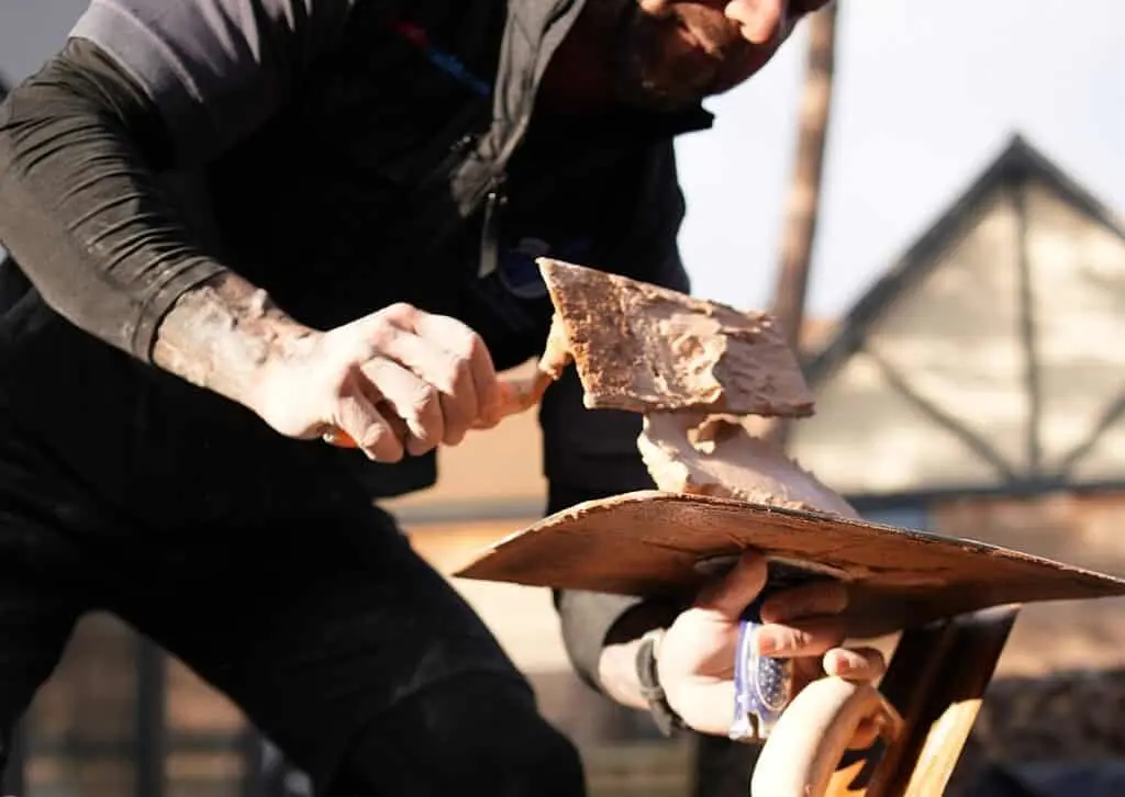 https://www.checkatrade.com/blog/wp-content/uploads/2022/10/bucket-trowel-tools-for-plastering-1024x726.jpg