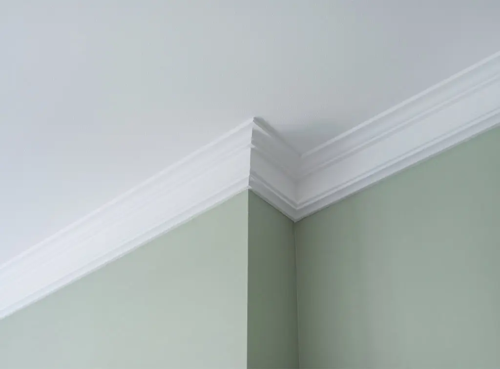 https://www.checkatrade.com/blog/wp-content/uploads/2020/08/plastering-a-ceiling-corner.jpg