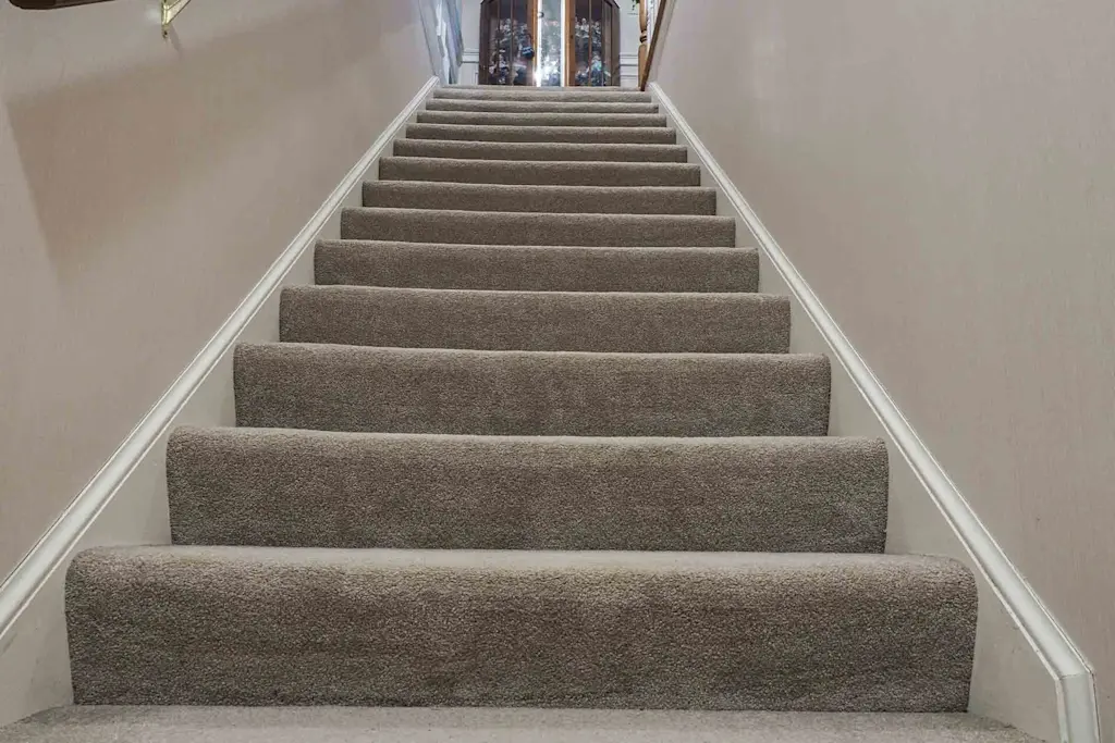 how to lay stair carpet