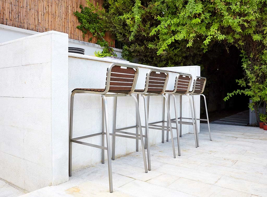 garden bar with bar stools