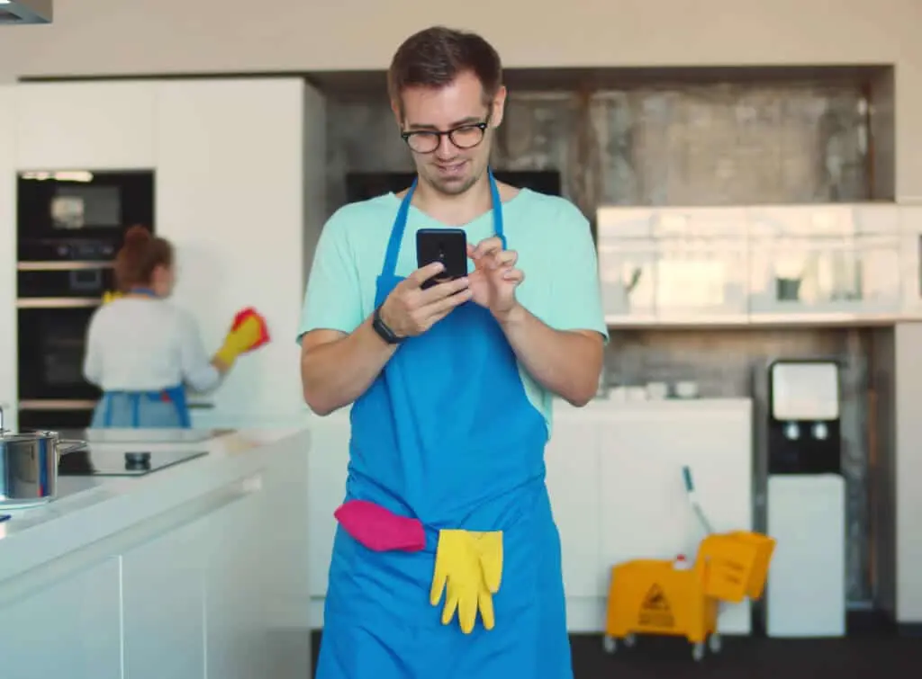 https://www.checkatrade.com/blog/wp-content/uploads/2024/09/how-to-generate-a-cleaning-fee-invoice-1.jpg