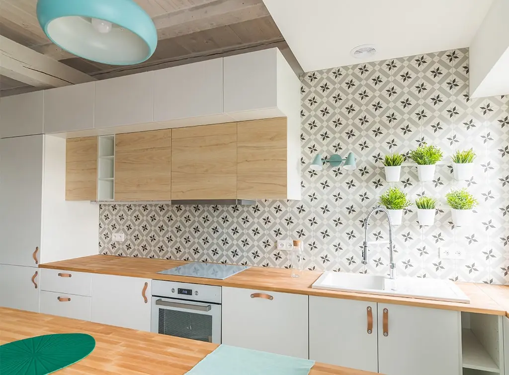 combine shape and pattern in geo splashback ideas