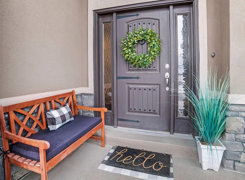 https://www.checkatrade.com/blog/wp-content/uploads/2023/07/Porch-decorating-accessories.jpg