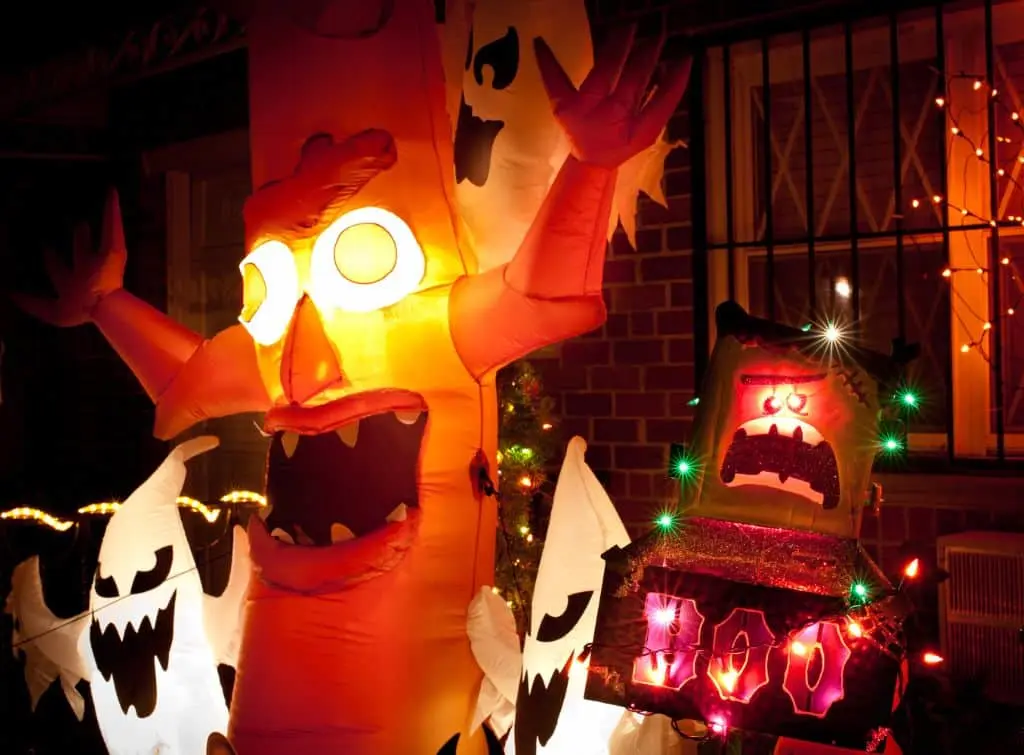 Scary animatronic decorations for Halloween