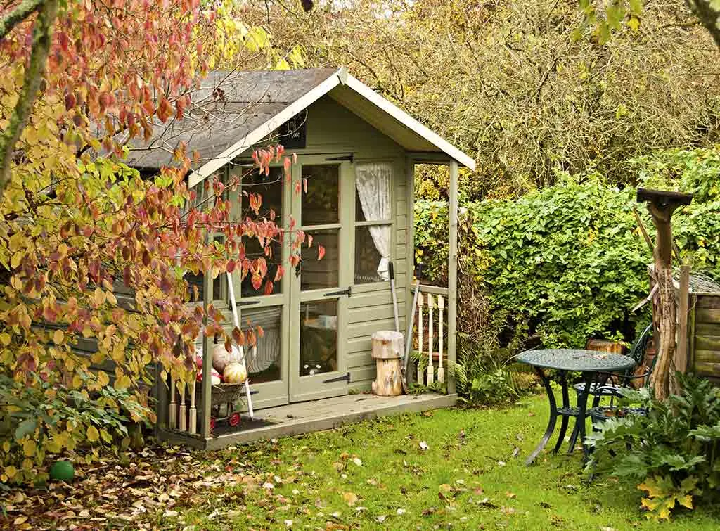 https://www.checkatrade.com/blog/wp-content/uploads/2021/02/Small-summer-house-idea.jpg