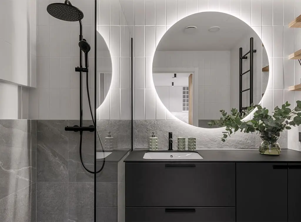 textured tiles in bathroom