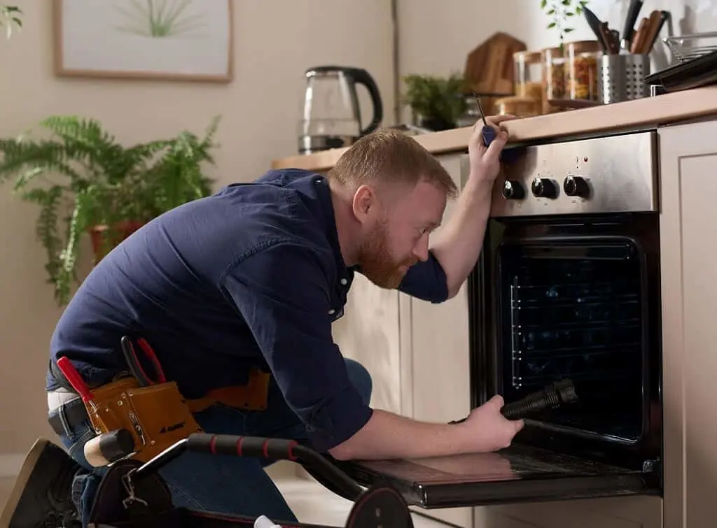 https://www.checkatrade.com/blog/wp-content/uploads/2020/11/repair-costs-for-oven.jpeg