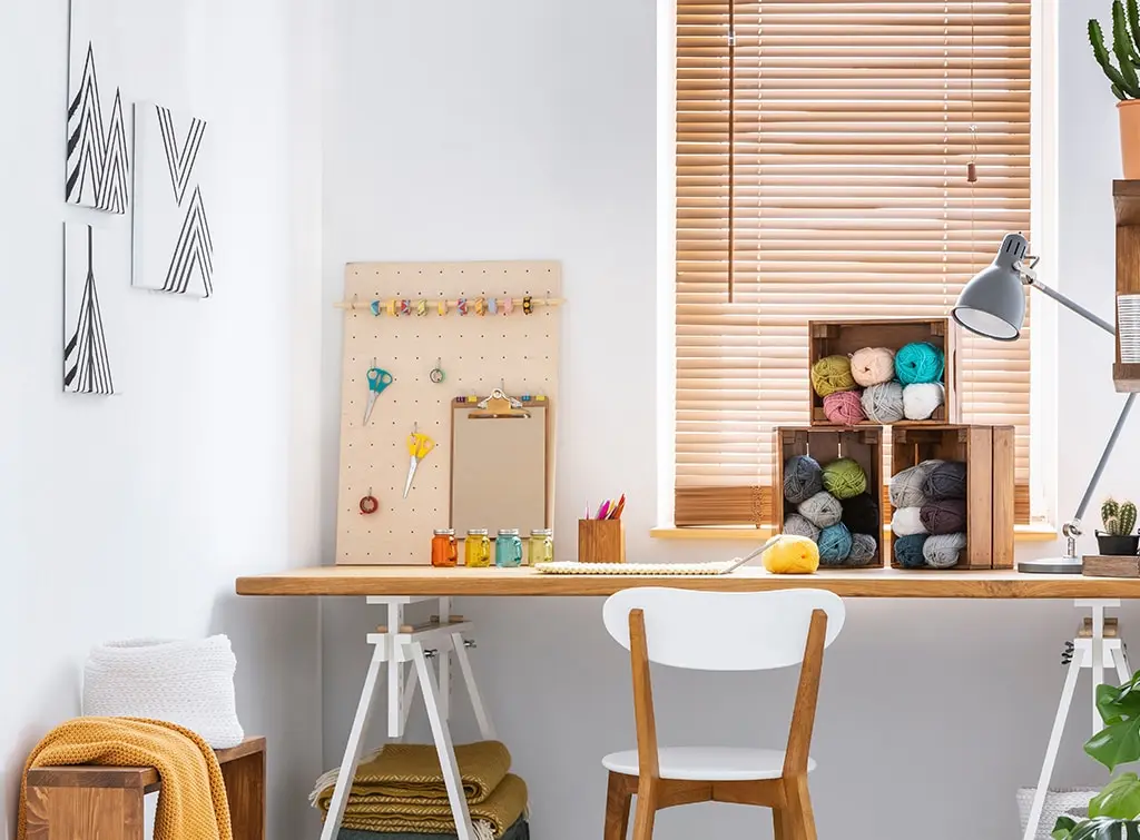 Hobby area in an alcove