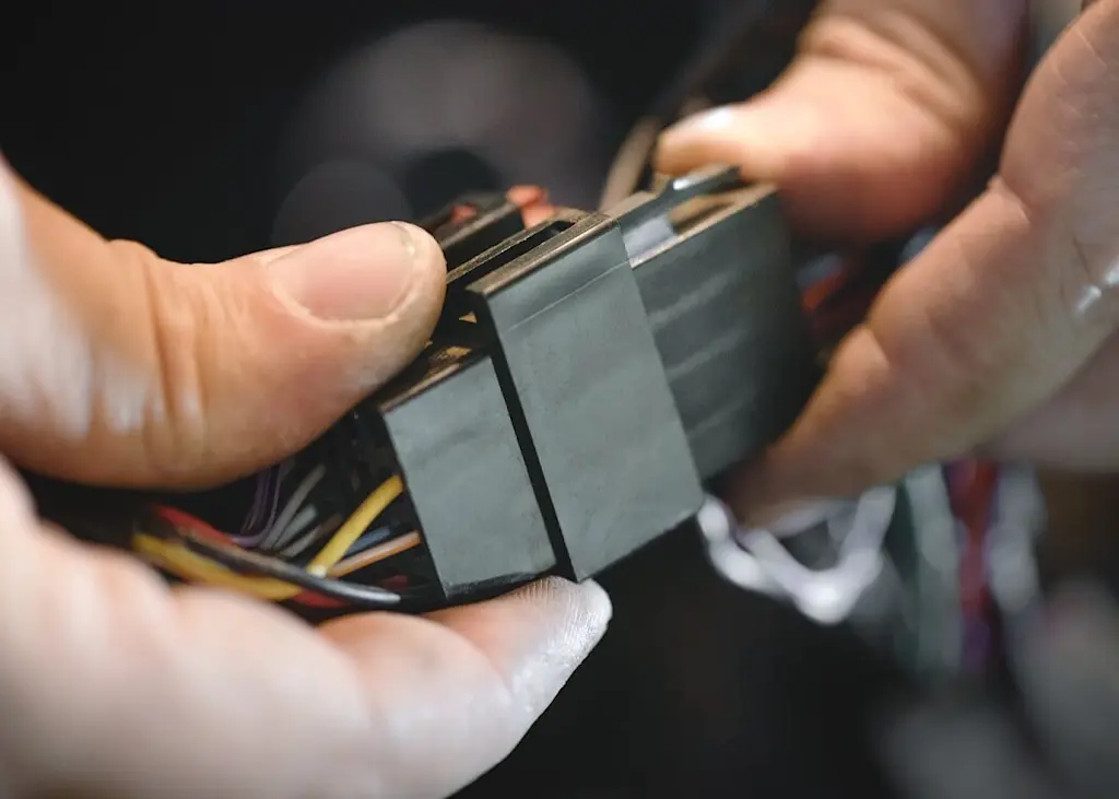 Car alarm wiring