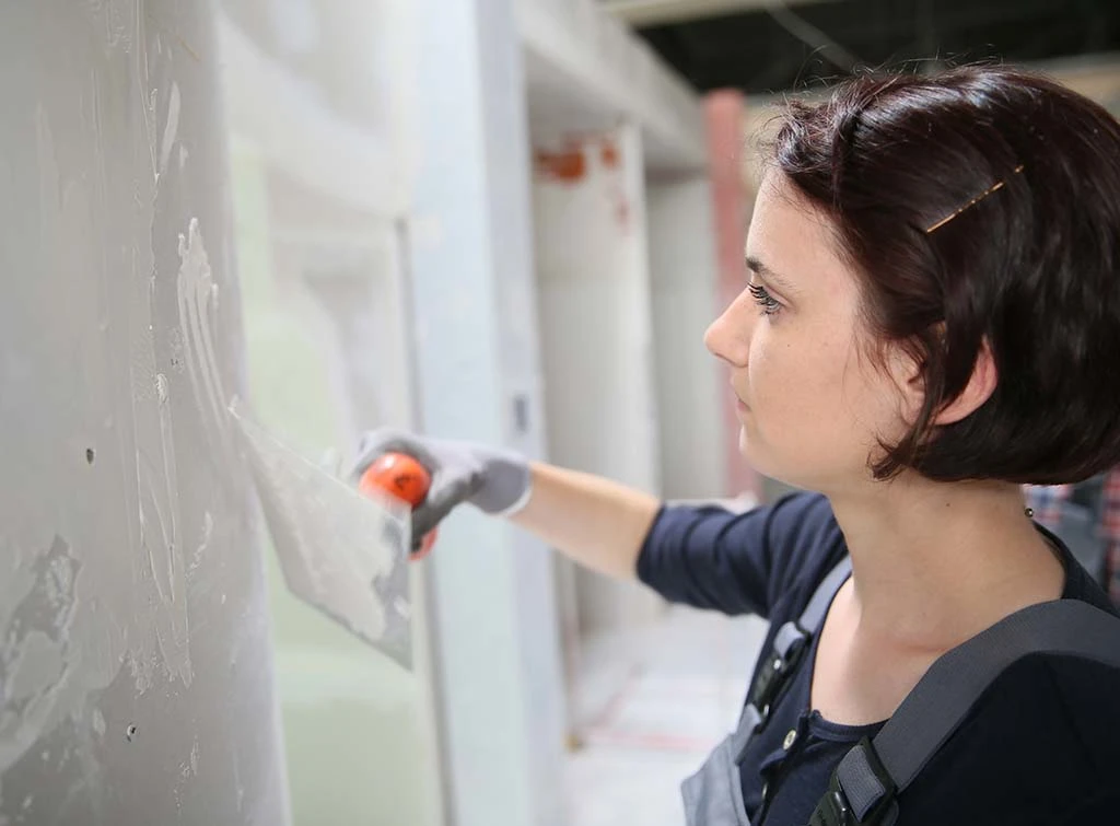 How much can a plasterer earn